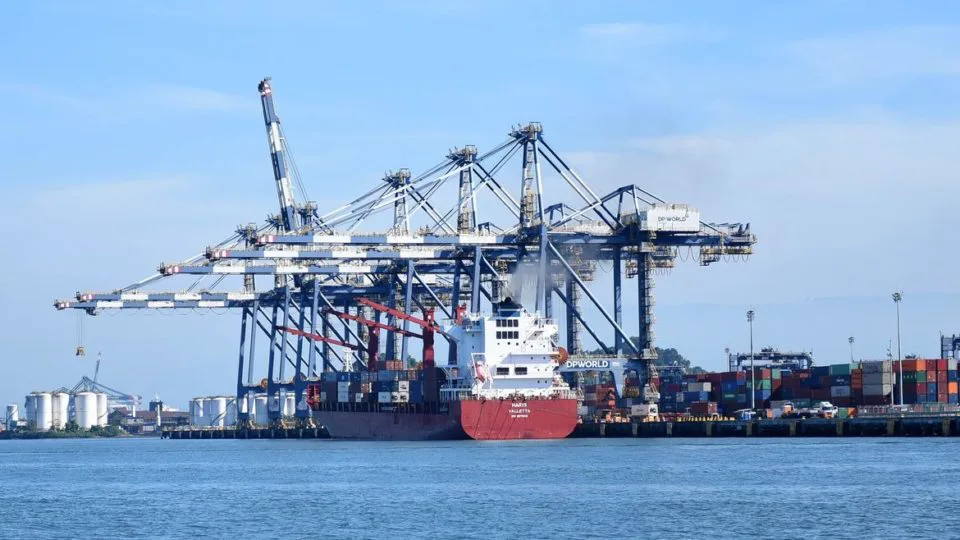 Em lados opostos na privatização do porto de Santos, França e Tarcísio buscam articulação com túnel Santos-Guarujá.