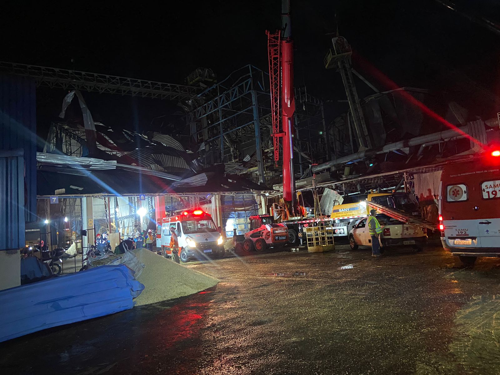 Segundo o Corpo de Bombeiros, primeira explosão foi no armazém de número três da cooperativa, em Palotina (PR)