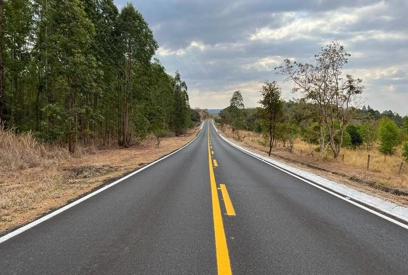 Trecho de 25,7 quilômetros da LMG-740, em Lagoa Grande, Noroeste de Minas