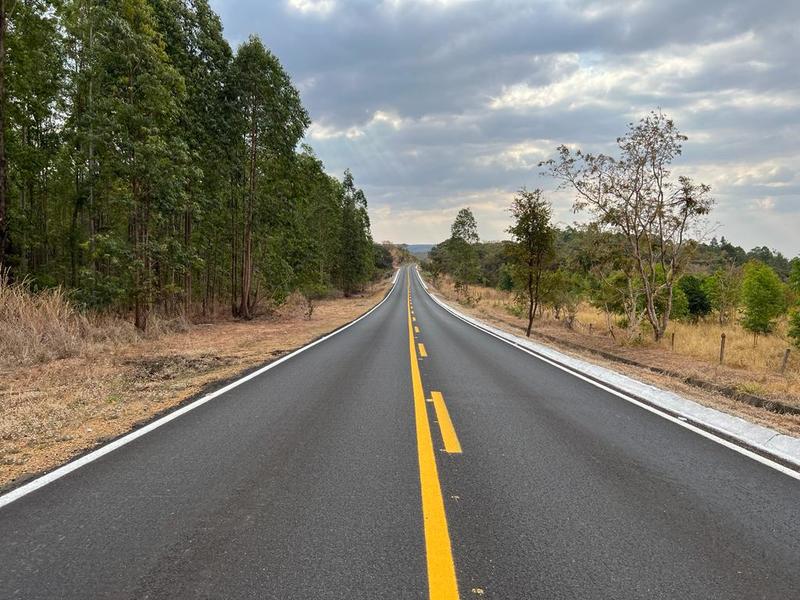 Trecho de 25,7 quilômetros da LMG-740, em Lagoa Grande, Noroeste de Minas