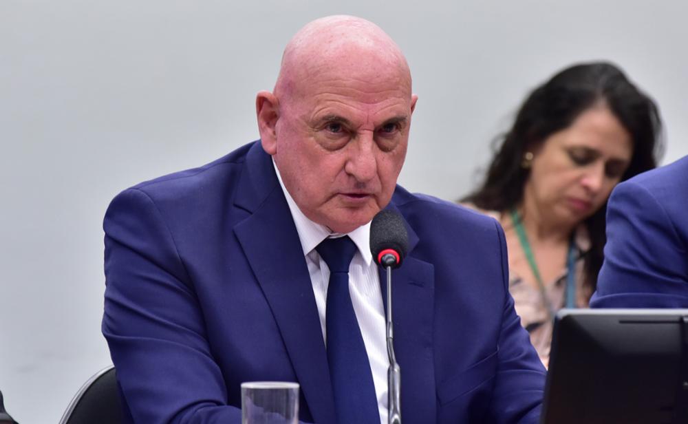 O general Gonçalves Dias, ex-ministro do GSI, presta depoimento à CPMI do 8 de janeiro nesta quinta-feira (31).