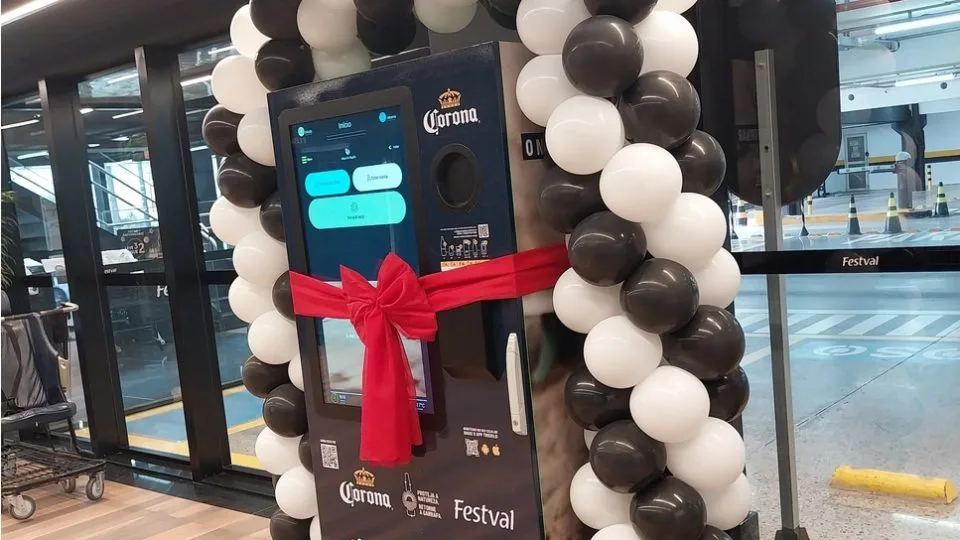 Com cinco máquinas de reciclagem em Curitiba, cerca de 12 mil embalagens foram recolhidas.