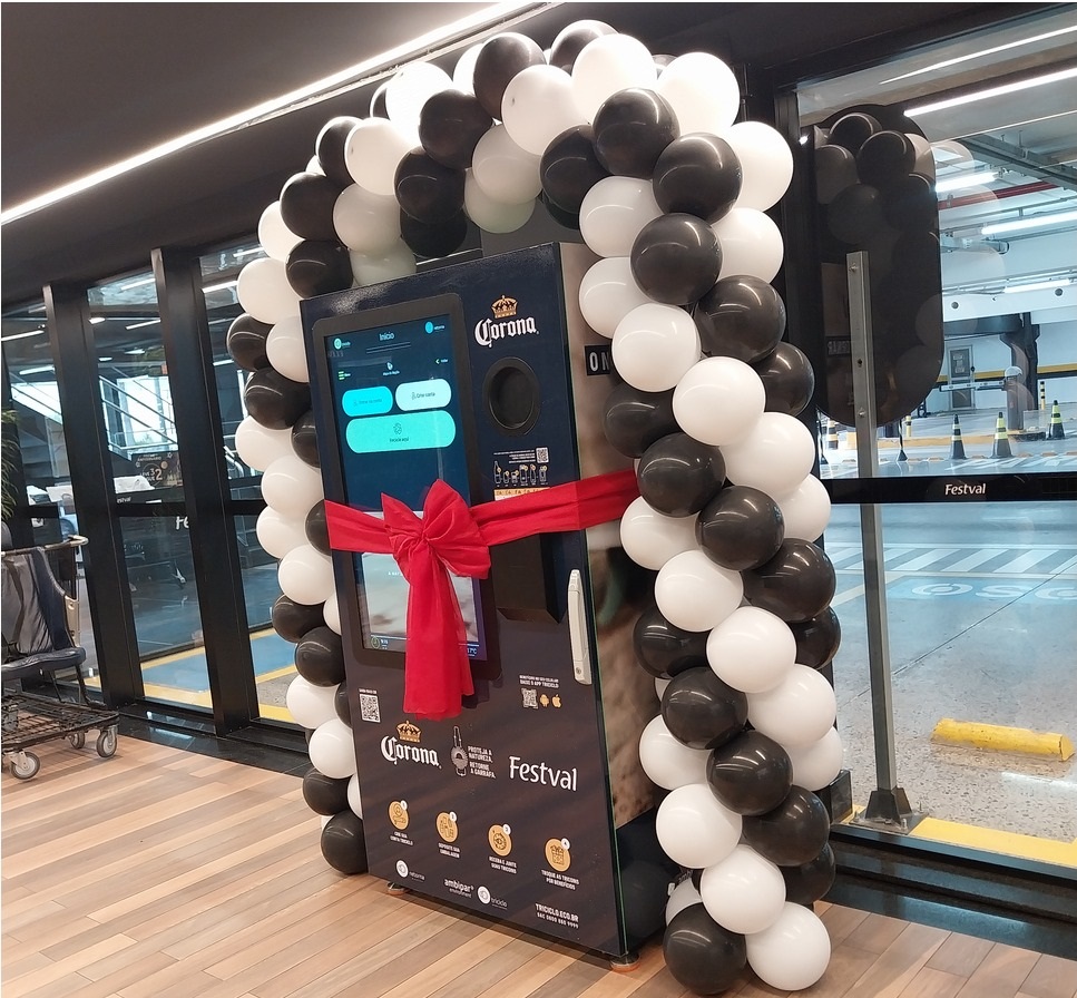 Com cinco máquinas de reciclagem em Curitiba, cerca de 12 mil embalagens foram recolhidas.