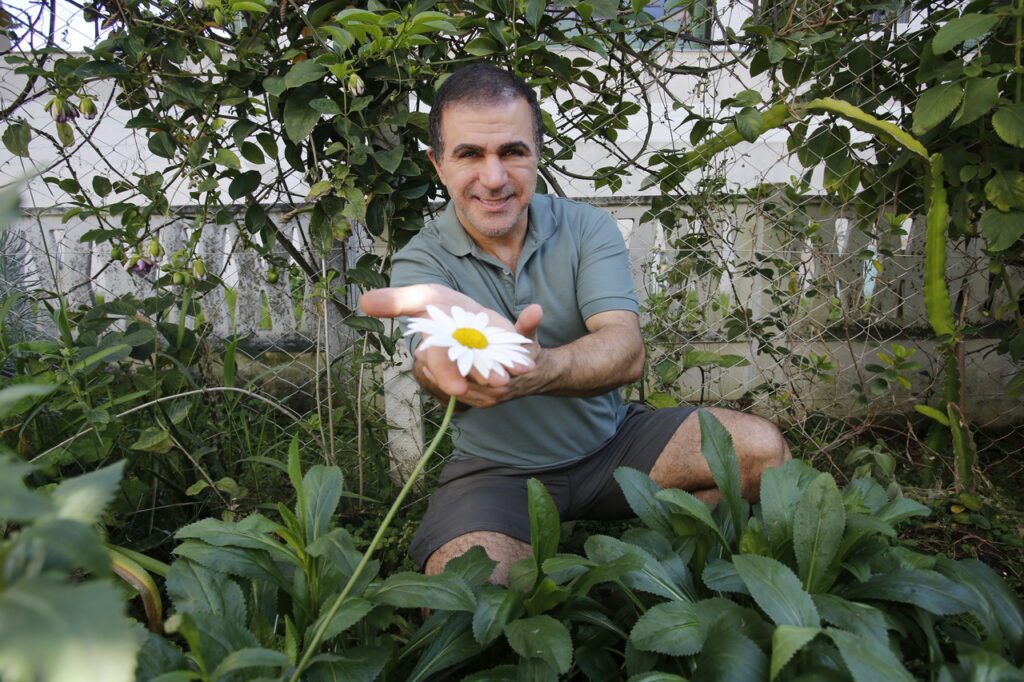 O jardim fica na Rua Padre Anchieta, 1.905, no Bigorrilho.