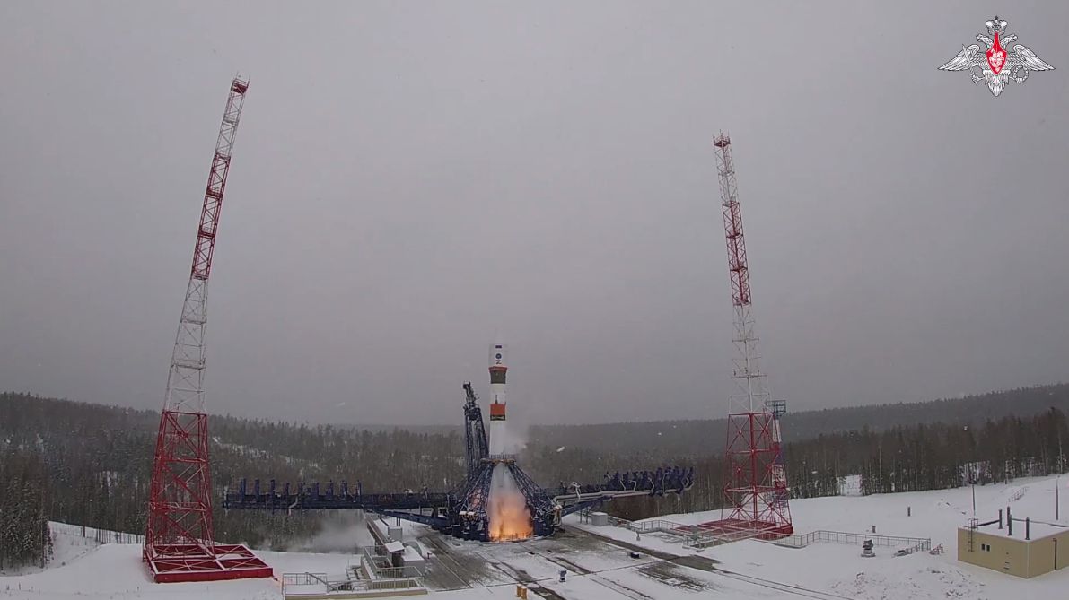 Lançamento do novo foguete transportador Suyoz-2.1b, do cosmódromo de Plesetsk