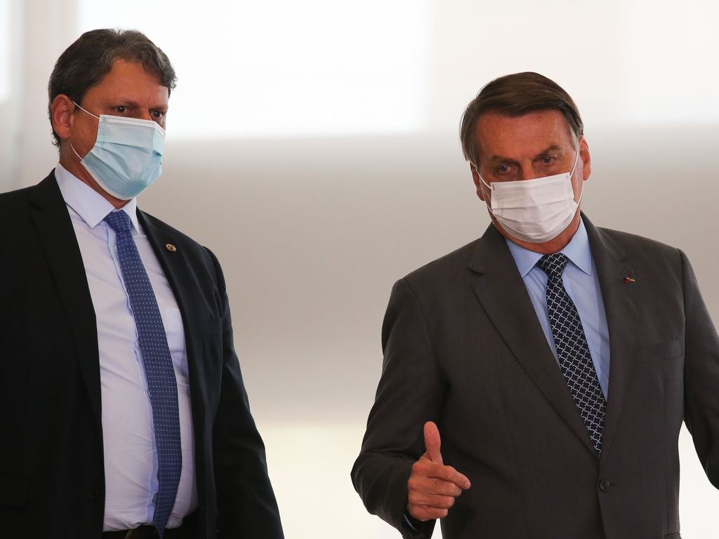 PT quer suspender efeitos da lei recém-sancionada em SP que perdoa multas aplicadas por descumprir regras sanitárias na pandemia; Bolsonaro deve quase R$ 1 milhão.
