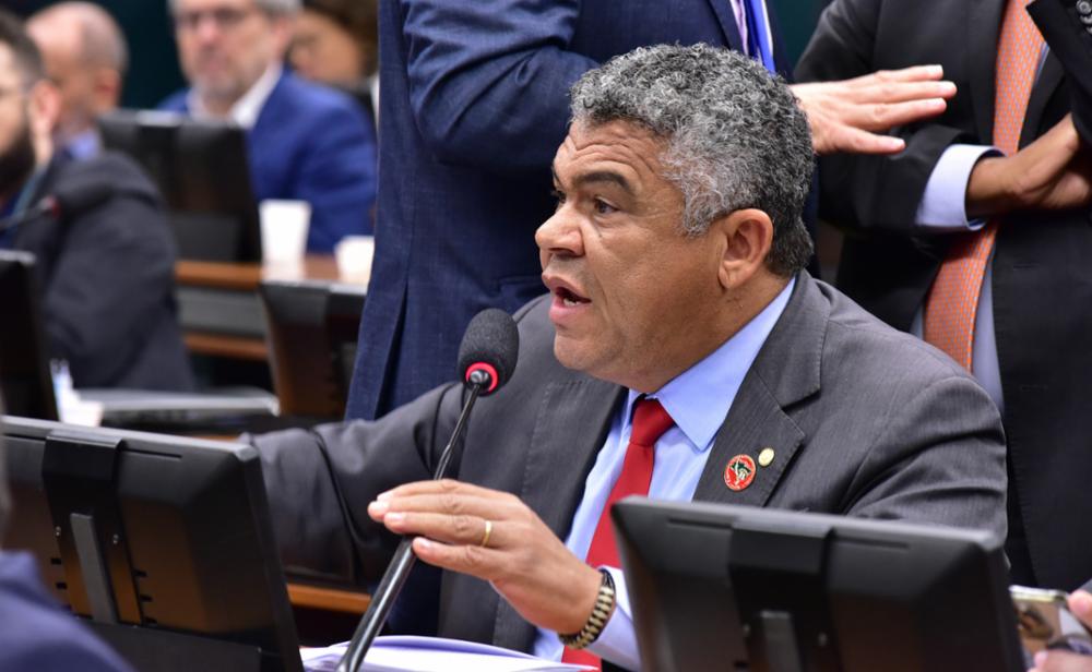 Deputado Valmir Assunção (PT-BA) é acusado de empregar lideranças do MST que causam terror no sul da Bahia