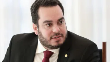 Paulo Martins estrutura candidatura para prefeitura de Curitiba em 2024.
