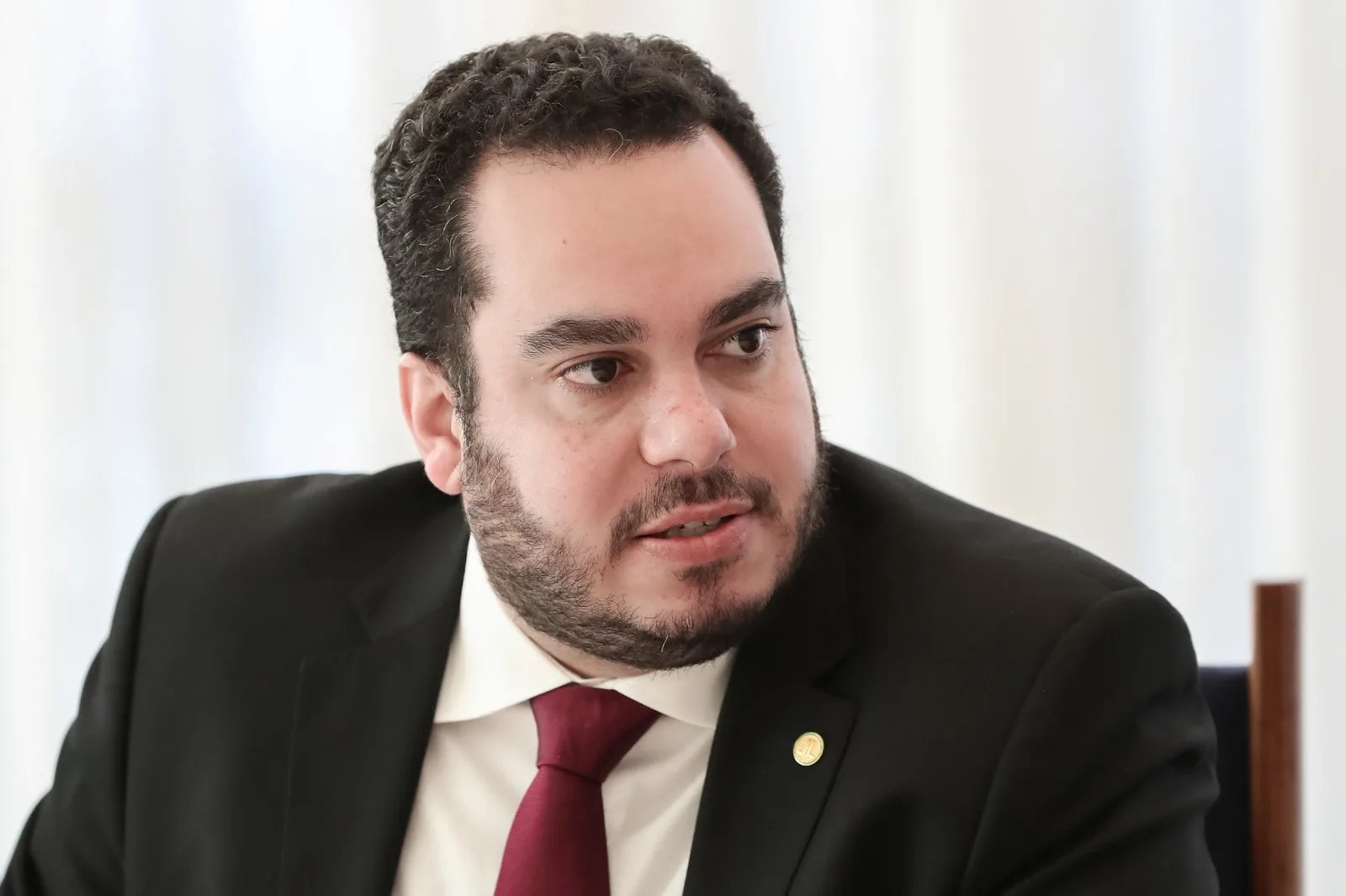 Paulo Martins estrutura candidatura para prefeitura de Curitiba em 2024.