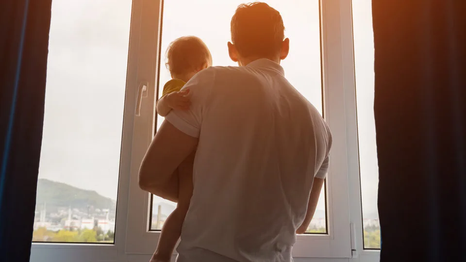 Como pai, sua missão é ser um modelo de comportamento positivo, oferecer suporte emocional e incentivar a autoconfiança e a autoestima do seu filho