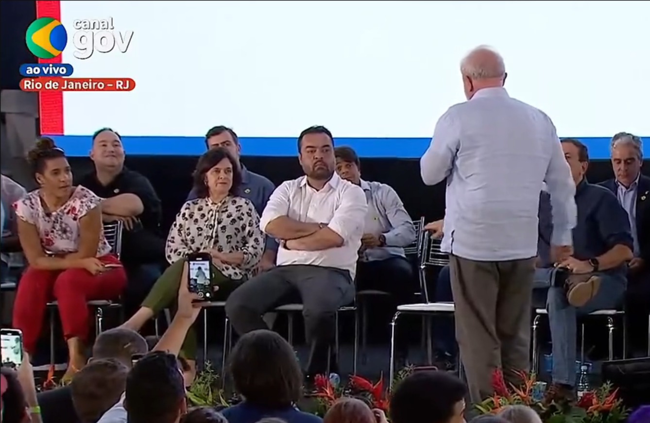 Ao criticar ação da PM, Lula olhou diretamente o governador do Rio de Janeiro, Cláudio Castro