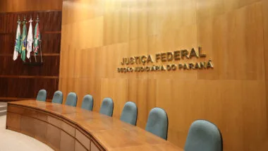Julgamento de acusado de ser o mandante do assassinato de agente penal federal ocorre em Curitiba.