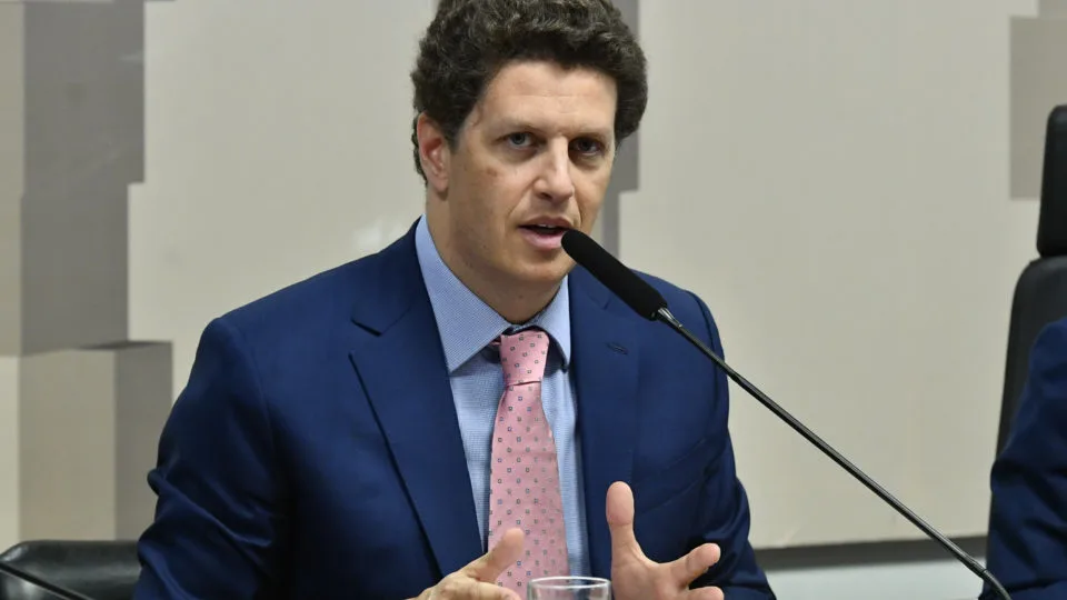 Ricardo Salles afirma que problemas climáticos são culpa dos países ricos.
