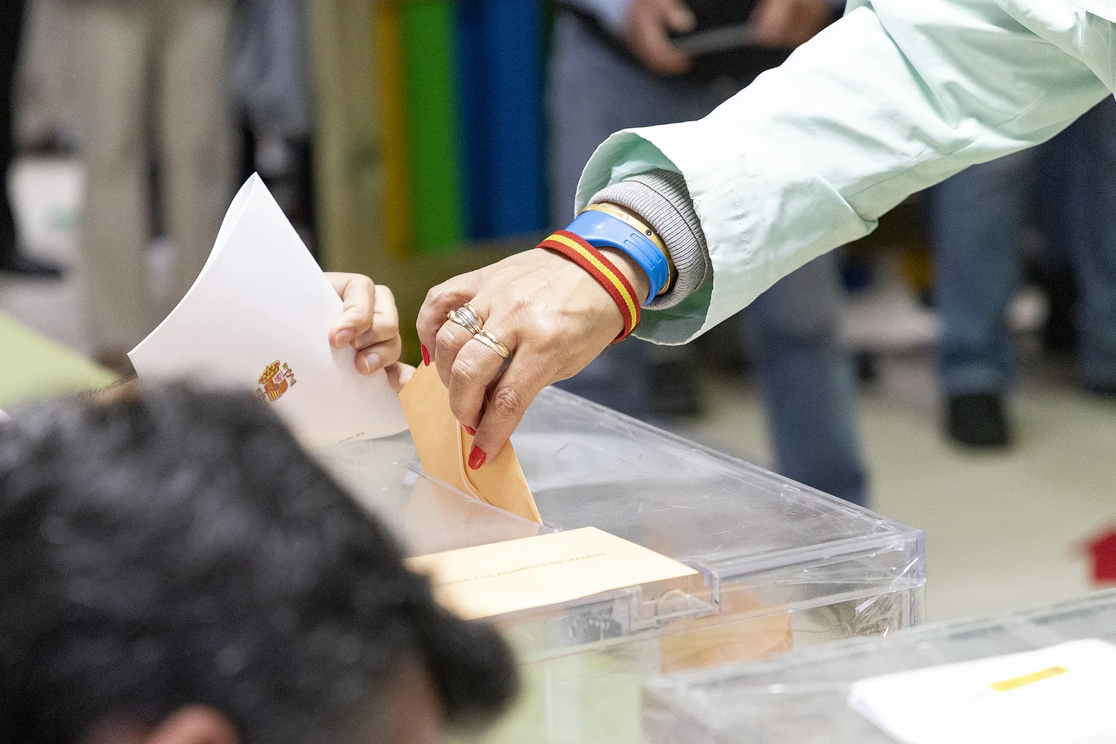 Nos EUA, o Colégio Eleitoral é o mecanismo que equaliza a questão do volume de votos x distribuição territorial, ao definir a vitória por unidade federativa independentemente do volume total de votos