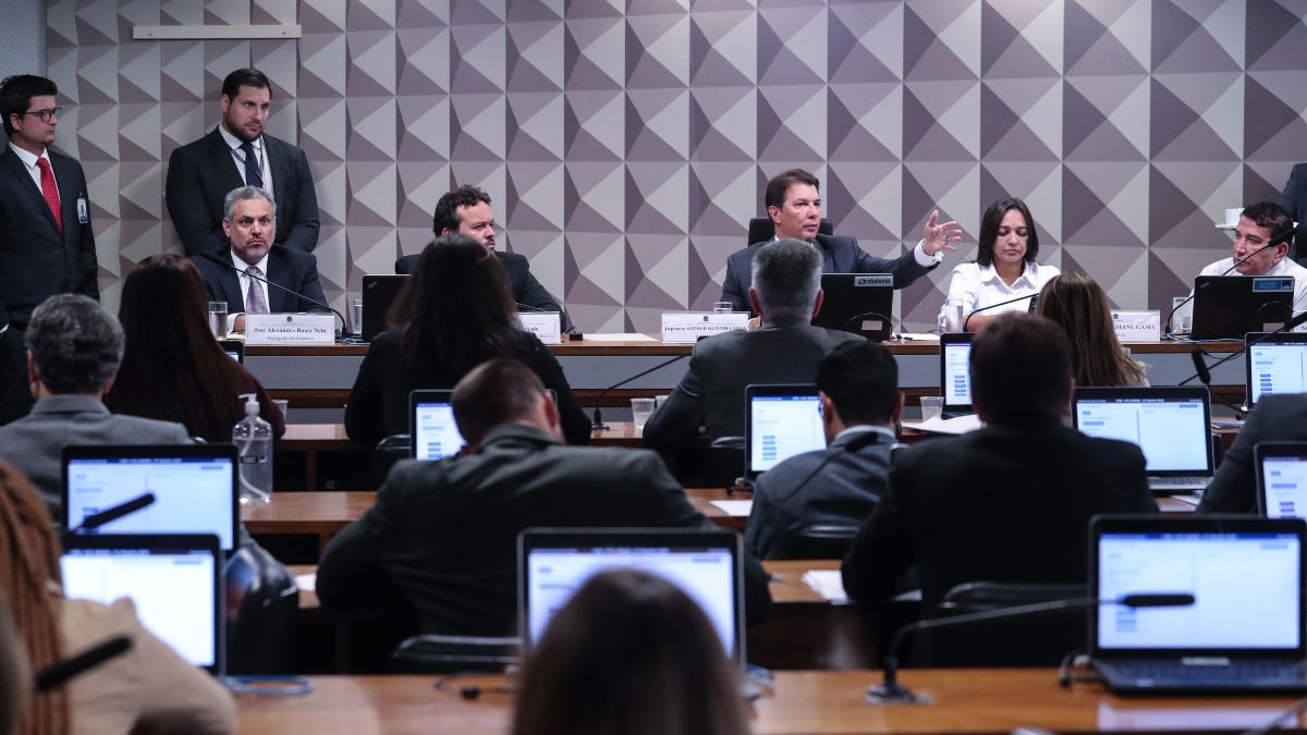 Deputados e senadores que fazem parte da CPMI do 8/1 já estão divididos em duas perspectivas para as conclusões dos trabalhos até 25 de outubro.