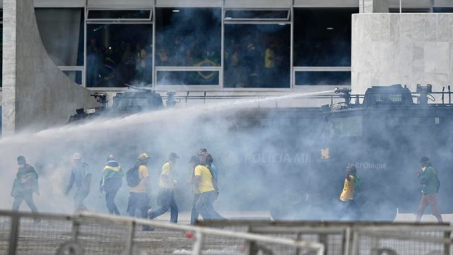 STF conclui votação e torna réus mais 70 denunciados por 8/1