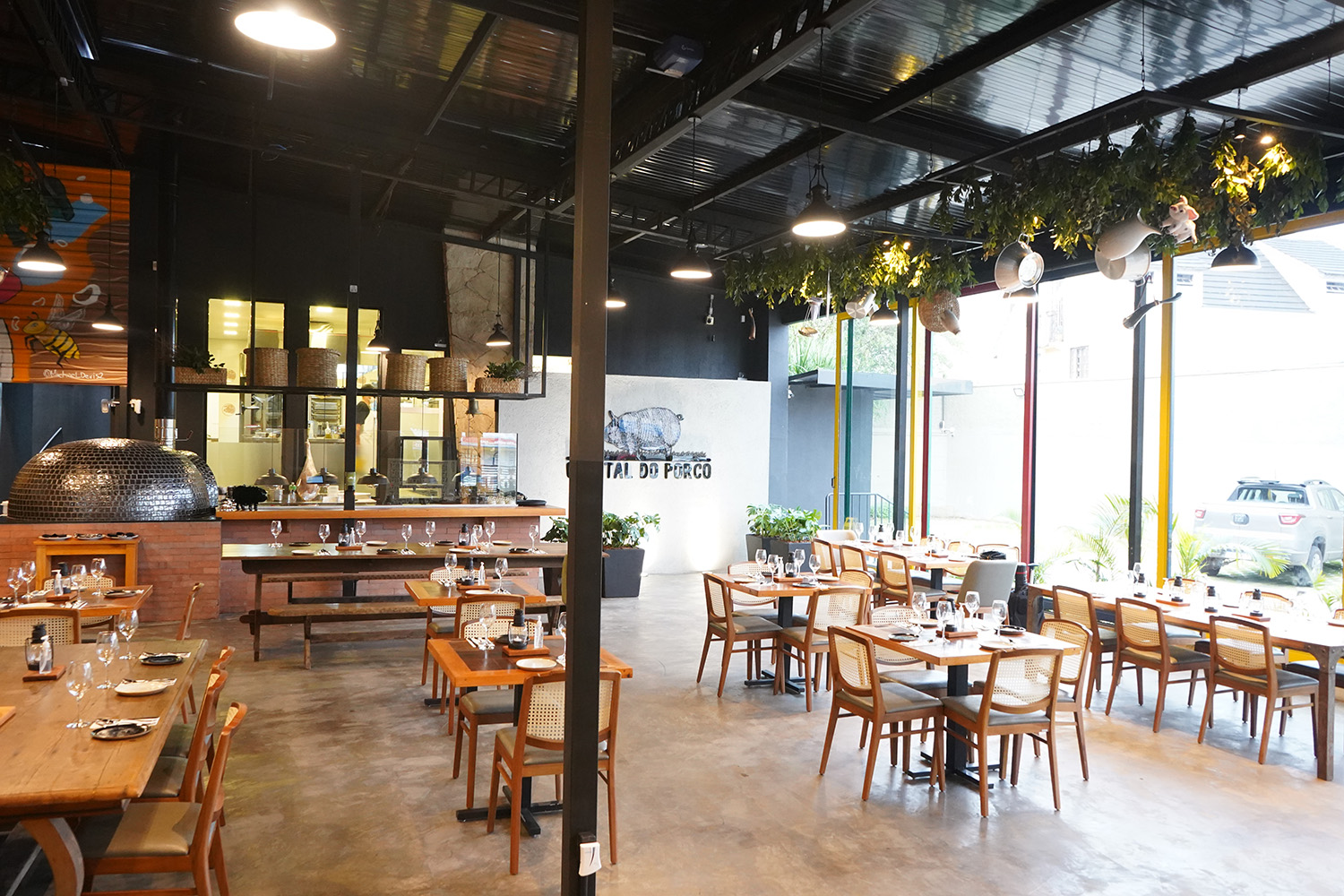 Evento Divino Quintal acontece dentro e fora do restaurante.