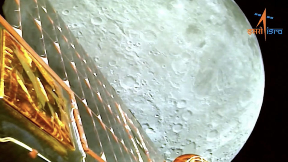 Imagem do momento em que a sonda indiana se aproxima do solo lunar