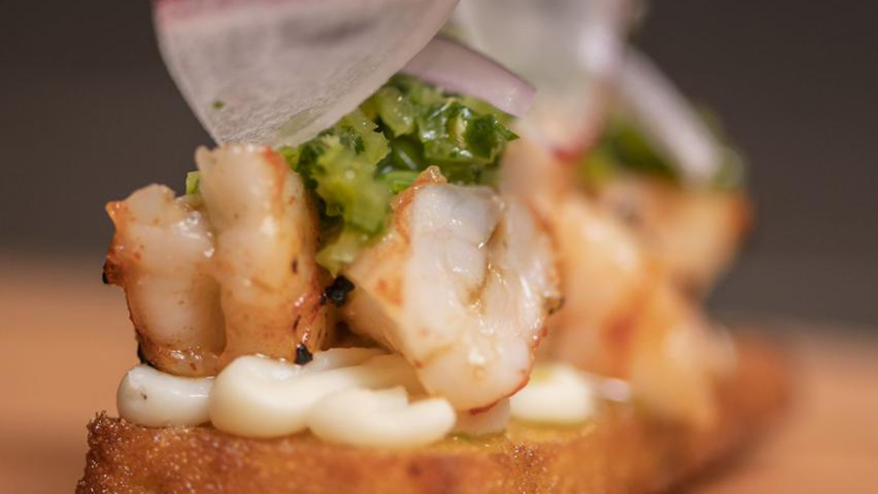 Prato o restaurante ASU: casa é comandada pelo chef Danilo Takigawa, eleito 5 Estrelas em 2023.