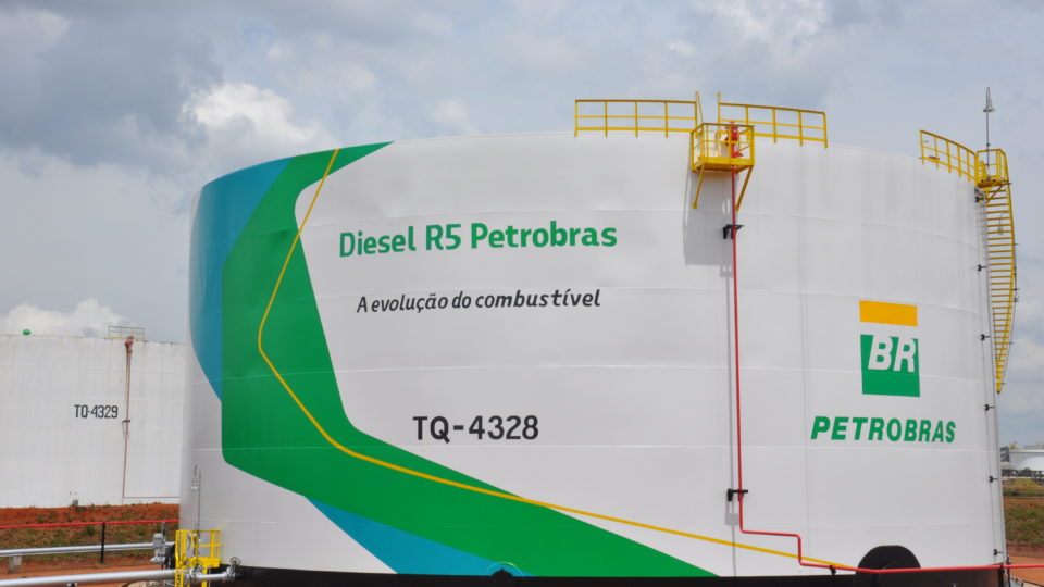 A Petrobras aumentará em 150% a produção do diesel R5 na Refinaria de Araucária (PR)