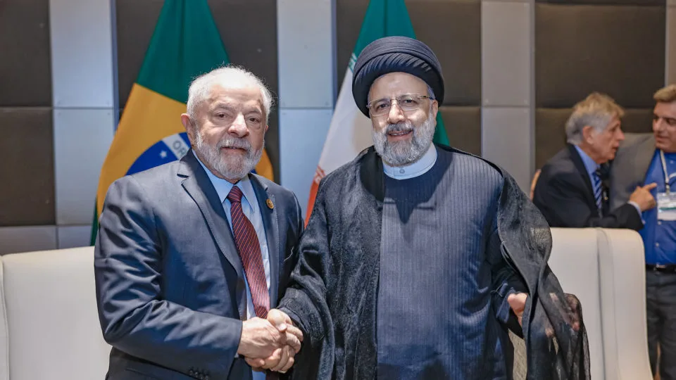 Lula celebra Irã no Brics ao lado do "carniceiro de Teerã”, acusado de execuções em massa