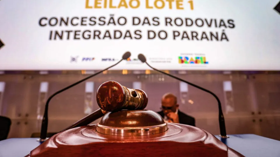 Instituições dizem que, com base em cronologia da legislação, decisão que suspendeu liminarmente o pedágio no Paraná precisa ser revista