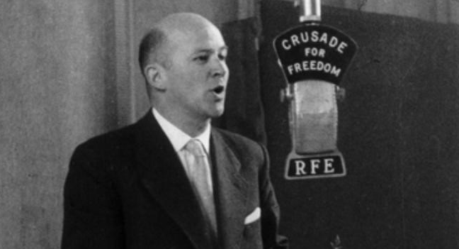 Jan Nowak-Jeziorański arriscou sua vida realizando missões secretas e lutando na linha de frente do levante de Varsóvia.