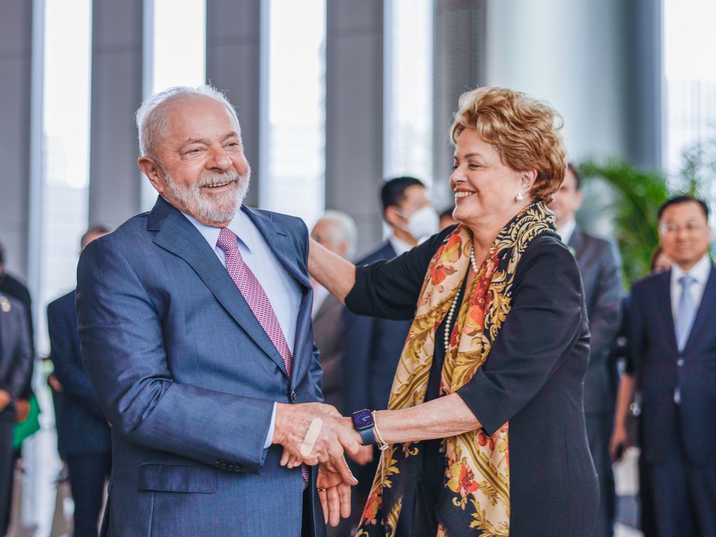 Lula na posse de Dilma como presidente do banco do Brics, na China, em abril.