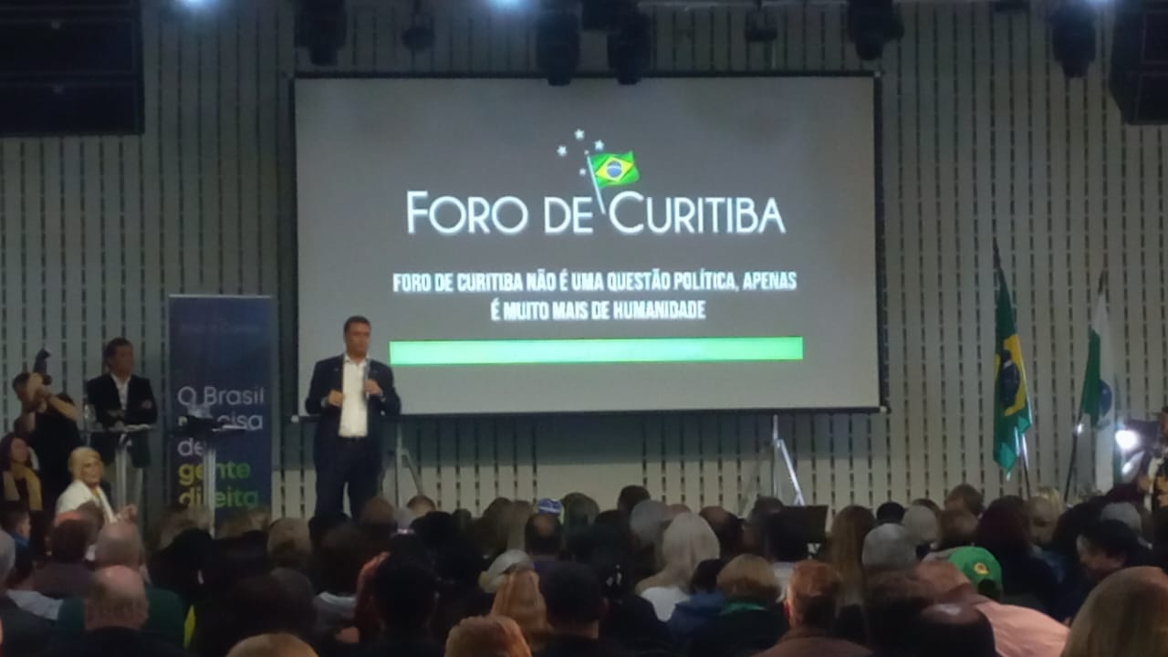 Senador Flávio Bolsonaro (PL-RJ) discursa no 1º Foro de Curitiba.
