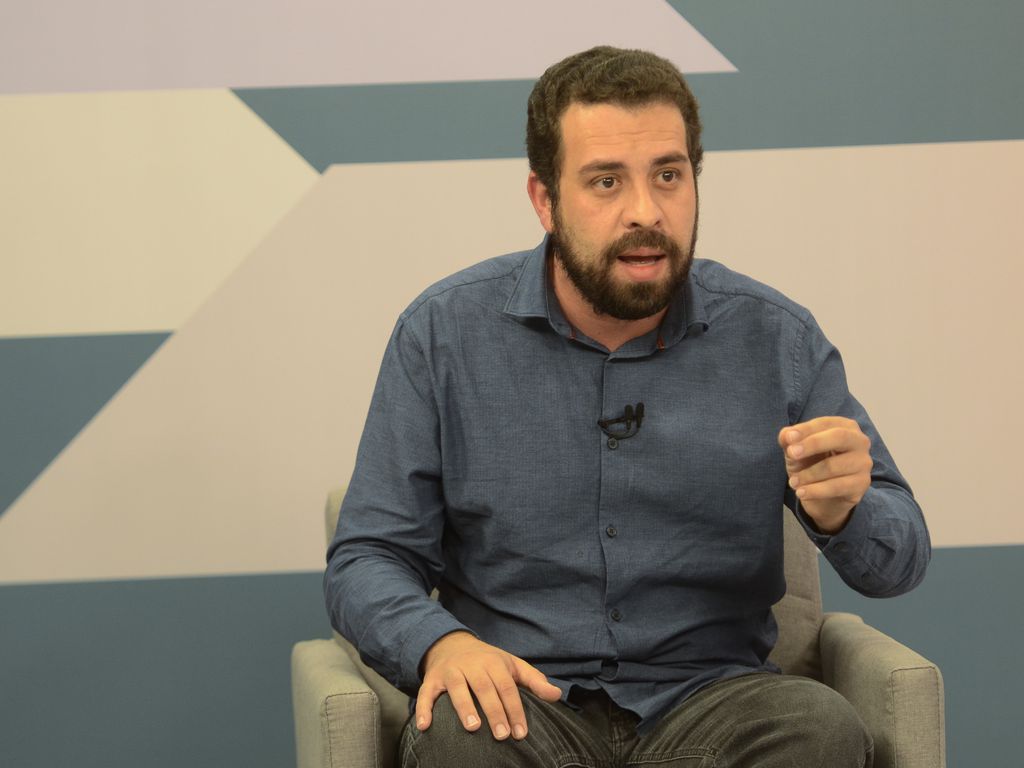 Guilherme Boulos (PSOL) lidera as pesquisas eleitorais para a Prefeitura de São Paulo com grande vantagem.
