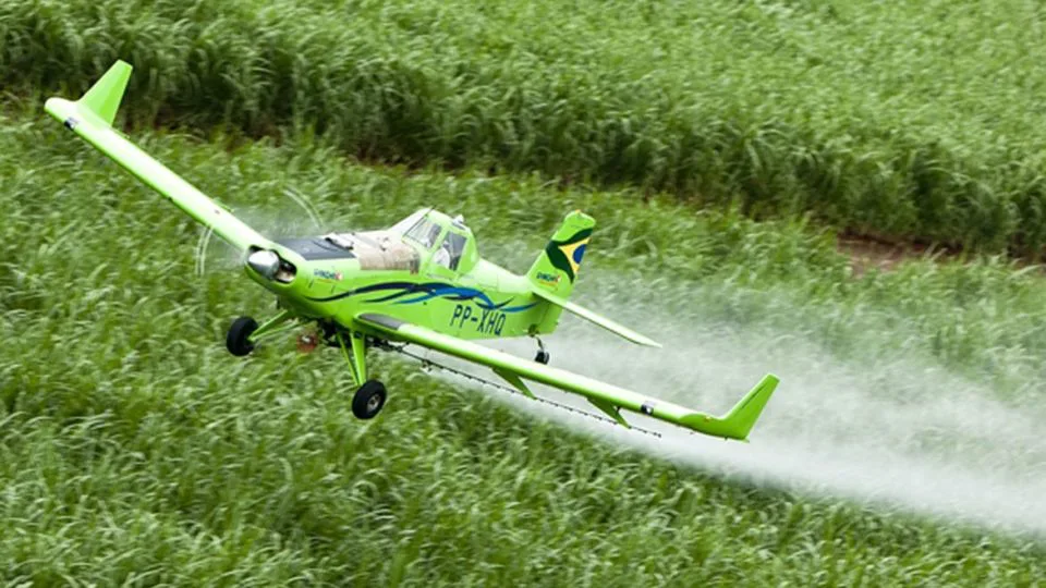 Decisão do STF que proibiu pulverização aérea no Ceará, agora atinge o Paraná