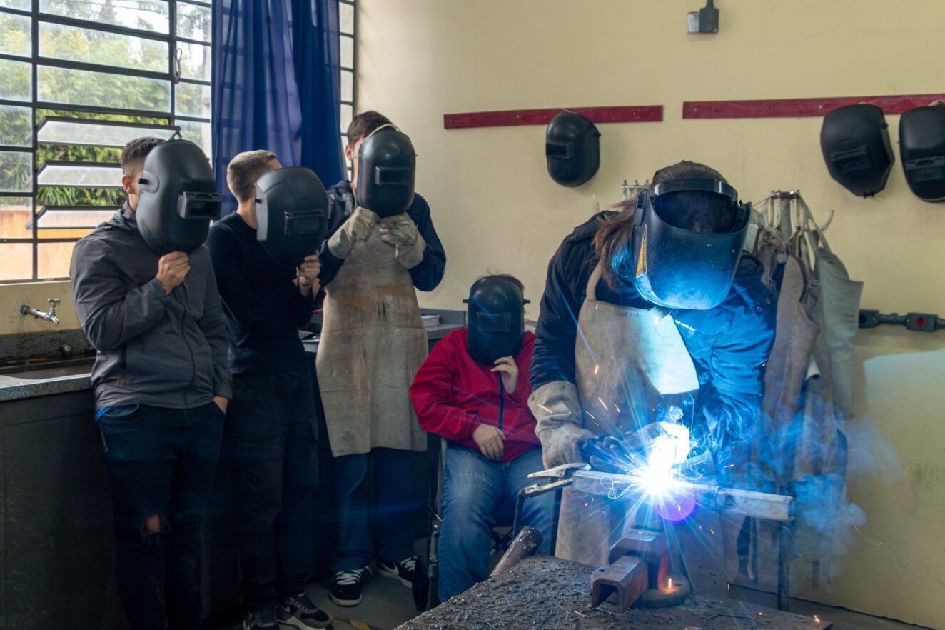 Seed aponta que 77% dos jovens consultados enxergam no curso técnico uma alternativa ao ensino superior