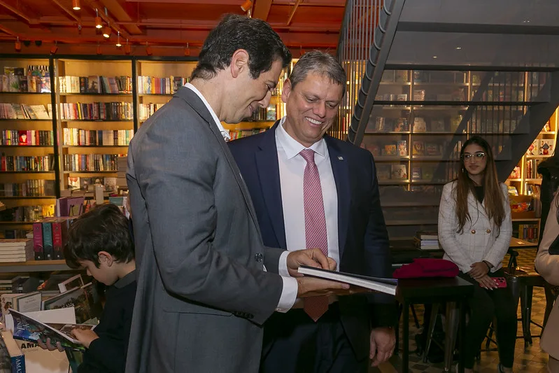 Justiça de SP suspende material didático digital com erros históricos da Secretaria de Educação