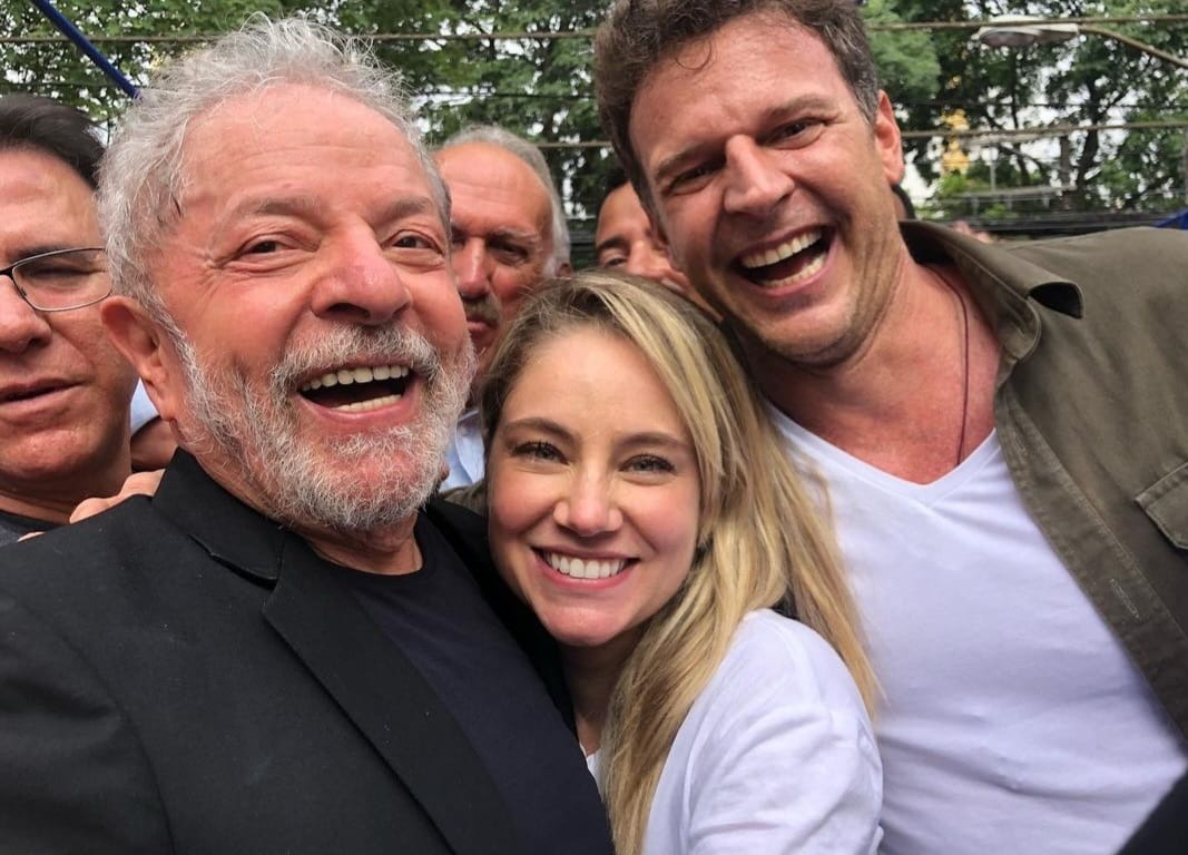 Enquanto Lula turistava e Rica Perrone tretava, Alexandre de More ouvia poucas e boas de Sebastião Coelho.