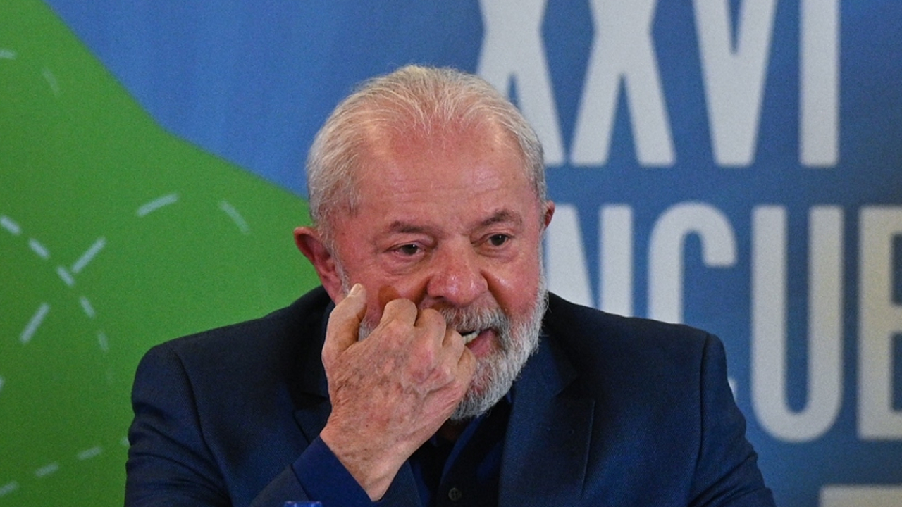 Tiro no pé: campanha de Lula comete blasfêmia ridícula
