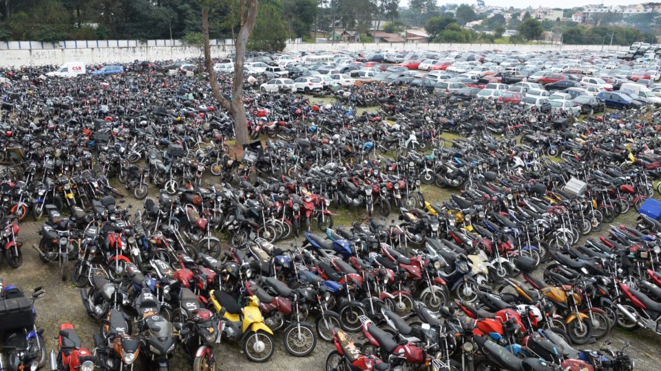 Privatização dos pátios do Detran volta a ser suspensa pelo TCEPR