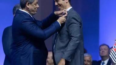 Tarcísio diz para assessores mais próximos que não demitirá Renato Feder da pasta da Educação.