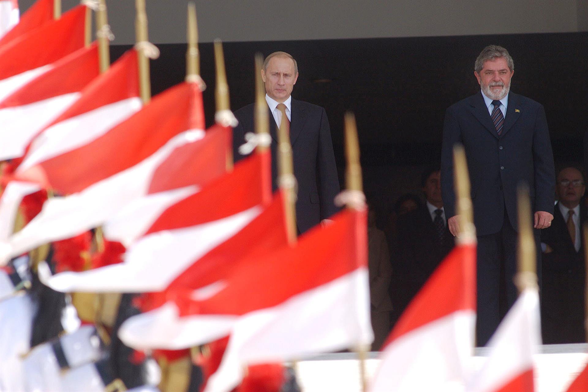 Imagem de arquivo da visita de Vladimir Putin ao Brasil em novembro de 2004, durante primeiro governo Lula
