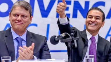 Tarcísio de Freitas durante votação que reelegeu o presidente nacional do Republicanos, Marcos Pereira.