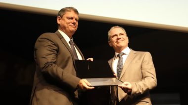 Eleuses Paiva renovou o contrato com a própria empresa para prestar serviços para a Secretaria da Saúde.