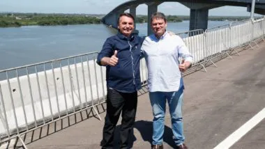 Tarcísio de Freitas convidou o ex-presidente Jair Bolsonaro para se hospedar no Palácio dos Bandeirantes durante a sua recuperação.