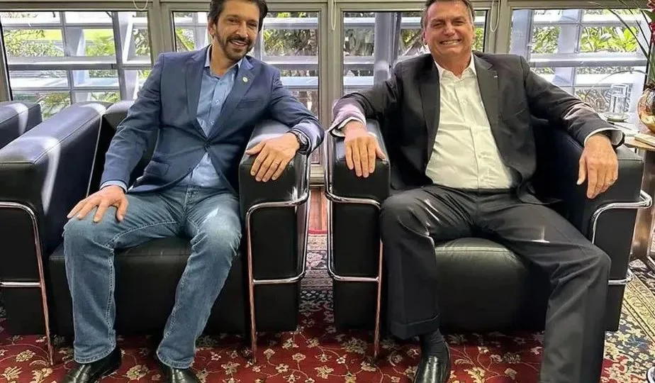 Ricardo Nunes se coloca como candidato do centro e se afasta do ex-presidente Jair Bolsonaro.