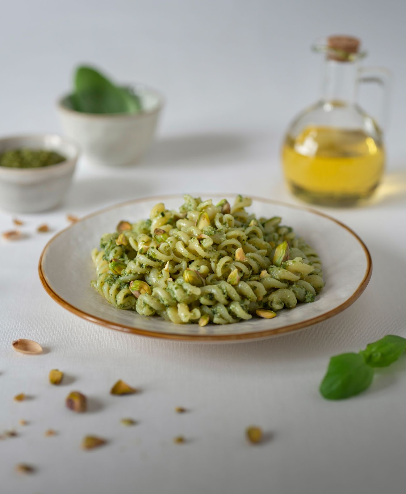 Molho pesto e pistache:  explosão de sabores equilibrada pela leveza da massa.