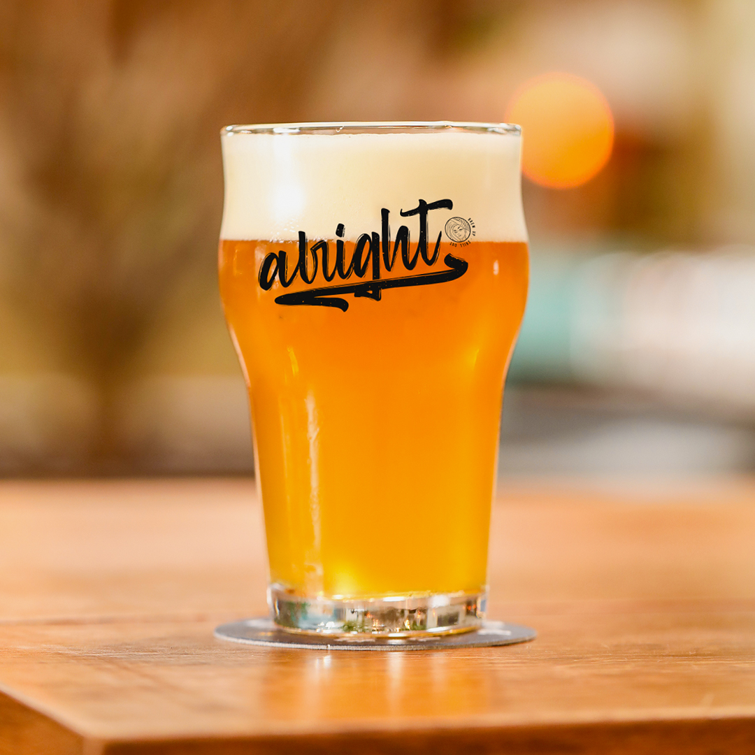 Promoção da cervejaria Alright: voos de balão para quem beber pints de Tennessee IPA.