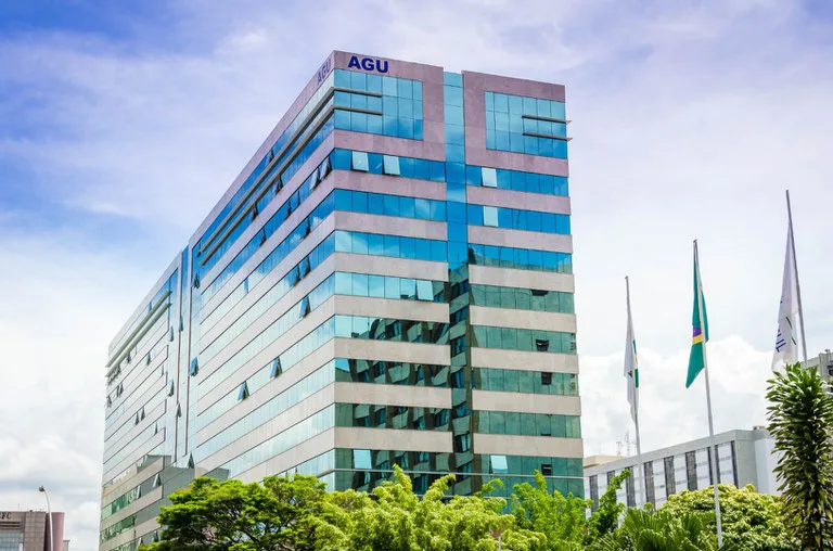 Juristas afirmam que AGU não tem competência para investigar juízes e procuradores.