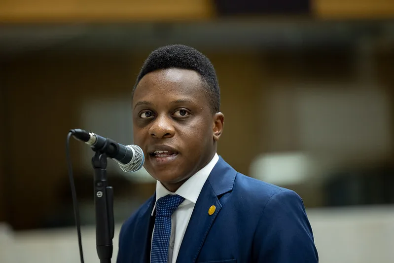 Deputado Guto Zacarias tenta anular posse de ex-carcereiro de Lula na Presidência.