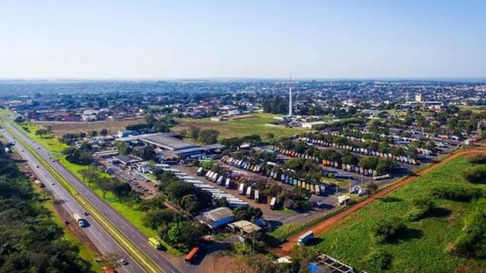 Passaram pelo porto seco em Foz do Iguaçu em 2022 ao menos 200 mil veículos.