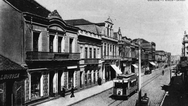 Bonde elétrico nos trilhos da Rua XV em 1919 | Acervo da Casa da Memória