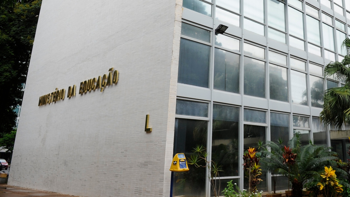 Dez estados movem ações contra a União por queda nos repasses do Fundef entre 1998 e 2007; compensação pode chegar a R$ 9 bilhões.