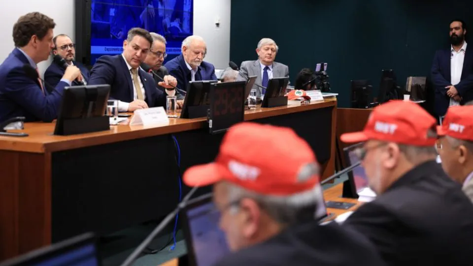 CPI do MST foi encerrada sem aprovação de relatório final